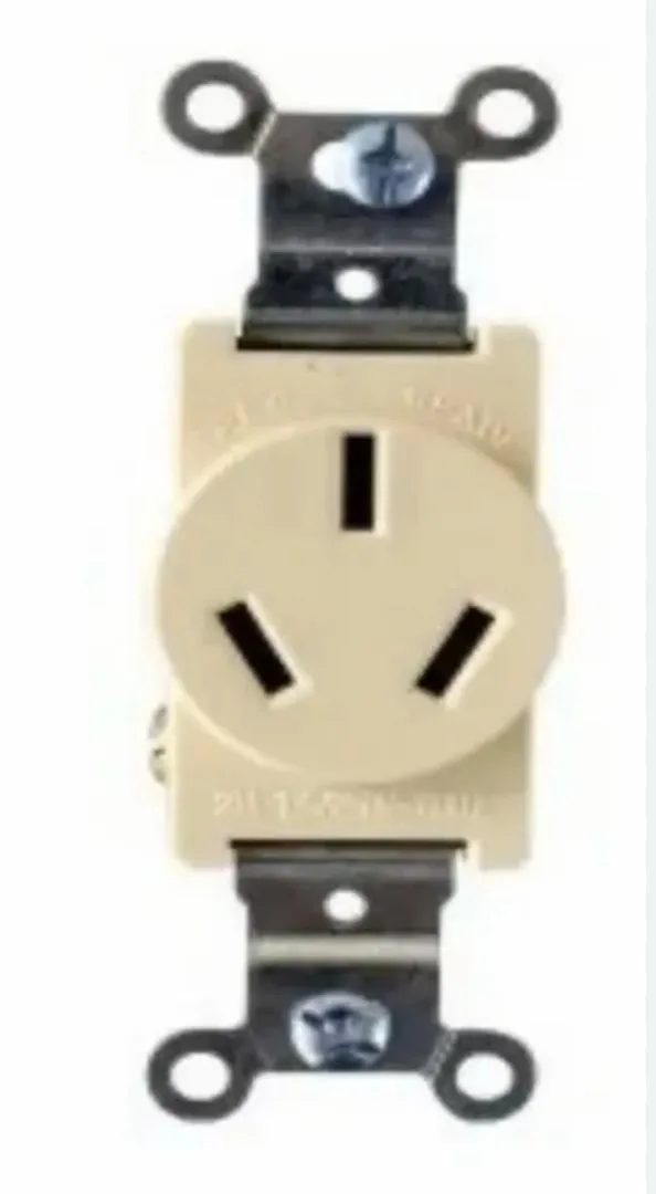 TOMA PATA DE GALLINA 15AMP 110/250V