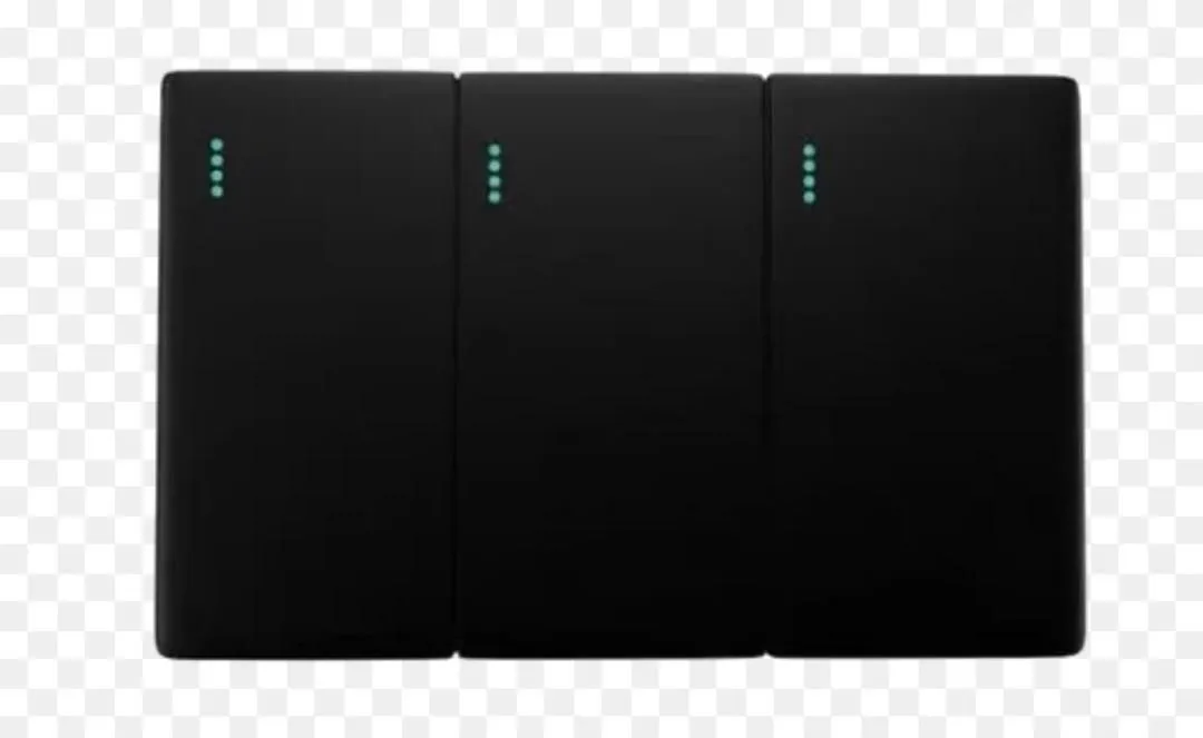 APAGADOR TRIPLE PLANO NEGRO TRIC